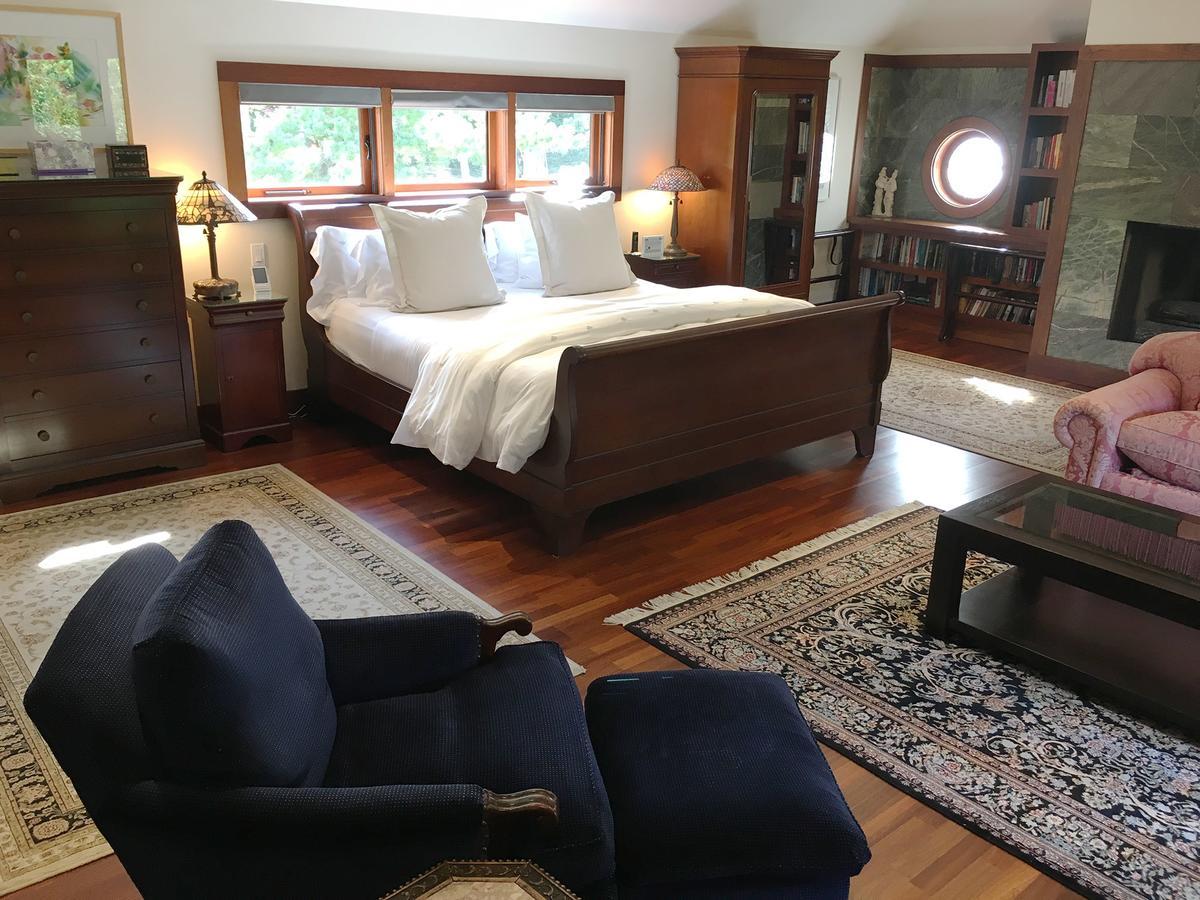East Hampton Art House Bed And Breakfast Bagian luar foto